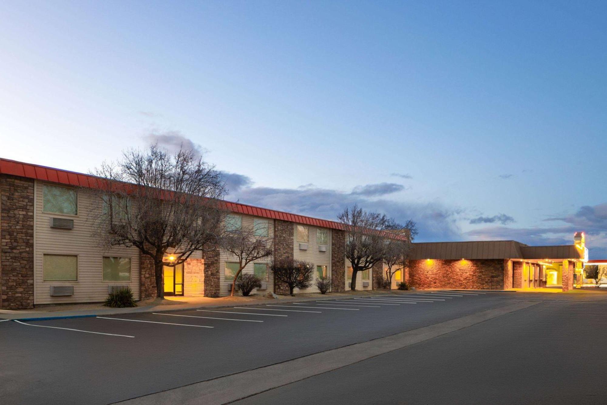 Super 8 By Wyndham Fallon Exterior foto